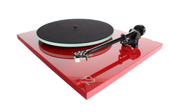 REGA Planar 2 Turntable with Carbon Cartridge - Grahams Hi-Fi